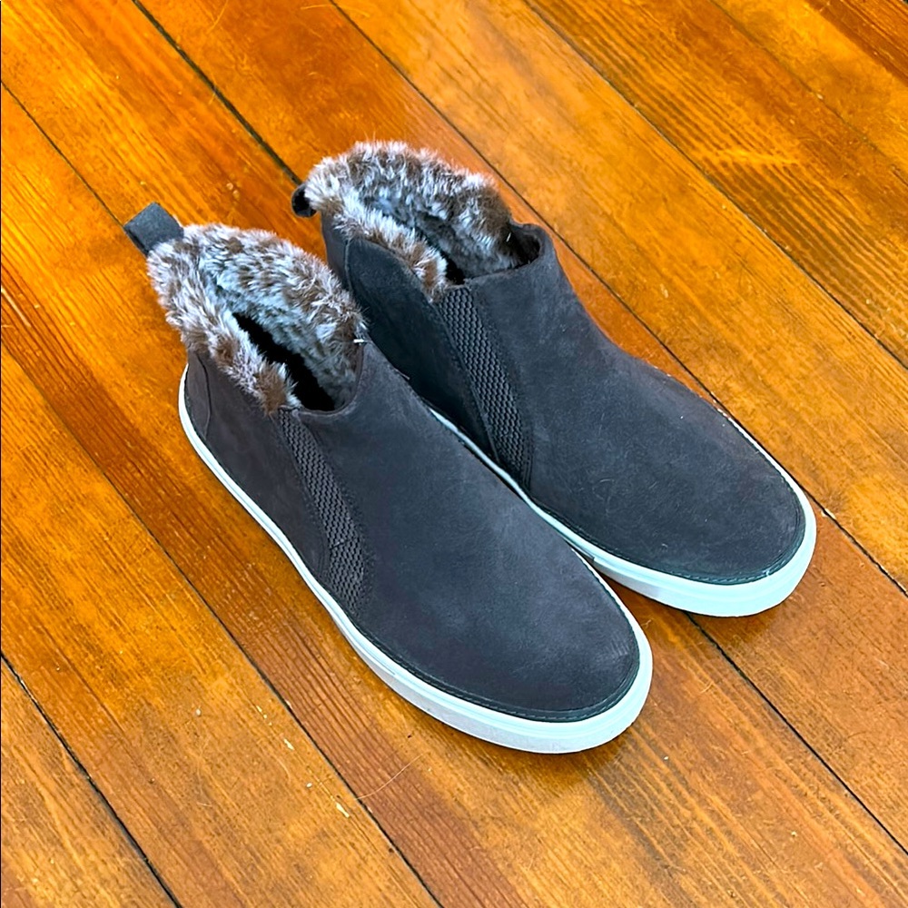 TOMS Cozy Gray Slip-On Sneakers with Faux Fur Size 6